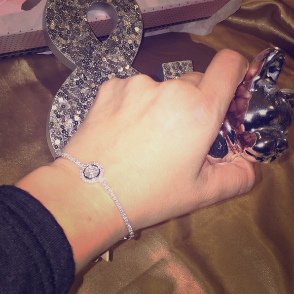 Glamorous circled silver plated ladies bracelet. - Picture 3 of 7